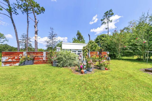 90 Jones Drive, Freeport, FL 32439