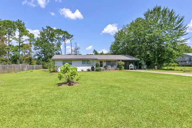 90 Jones Drive, Freeport, FL 32439