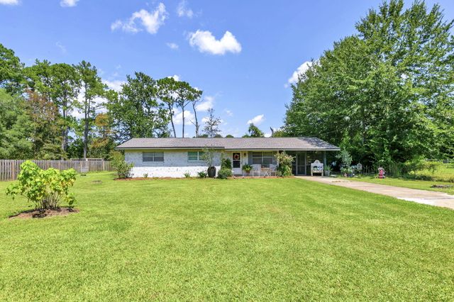 90 Jones Drive, Freeport, FL 32439