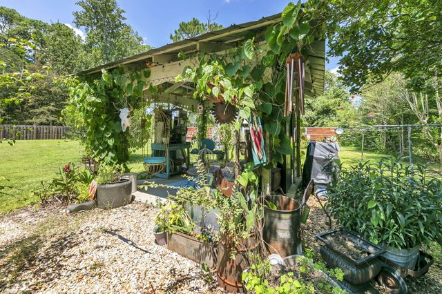 90 Jones Drive, Freeport, FL 32439