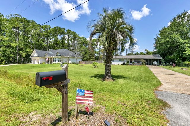 90 Jones Drive, Freeport, FL 32439