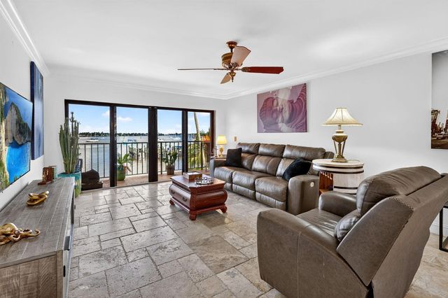 624 SW St Lucie Crescent 208, Stuart, FL 34994