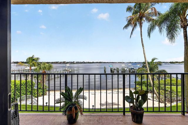 624 SW St Lucie Crescent 208, Stuart, FL 34994