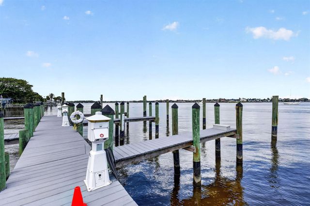 624 SW St Lucie Crescent 208, Stuart, FL 34994