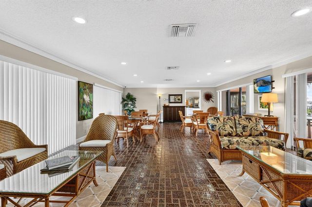 624 SW St Lucie Crescent 208, Stuart, FL 34994