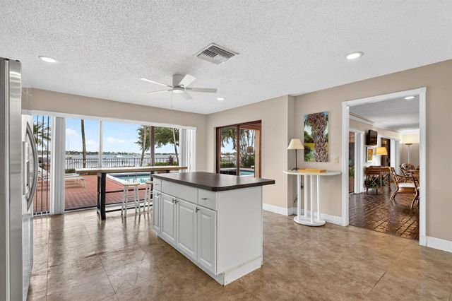 624 SW St Lucie Crescent 208, Stuart, FL 34994