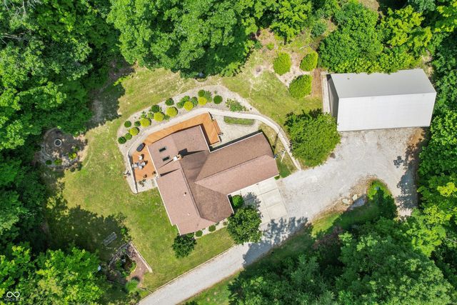 3750 S Whitehorse Road, Nashville, IN 47448