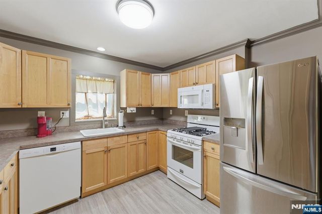 81 Sergeantsville Road, Flemington, NJ 08822