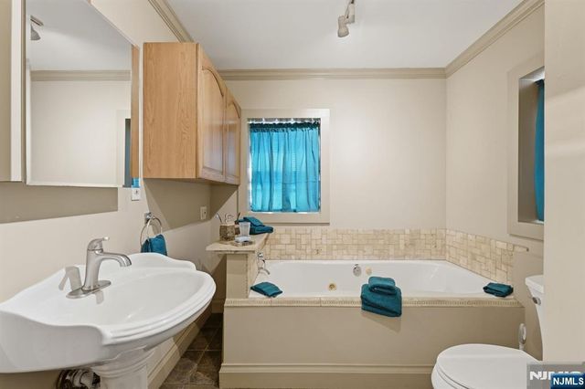81 Sergeantsville Road, Flemington, NJ 08822
