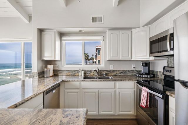 1317 S Pacific Street, Oceanside, CA 92054