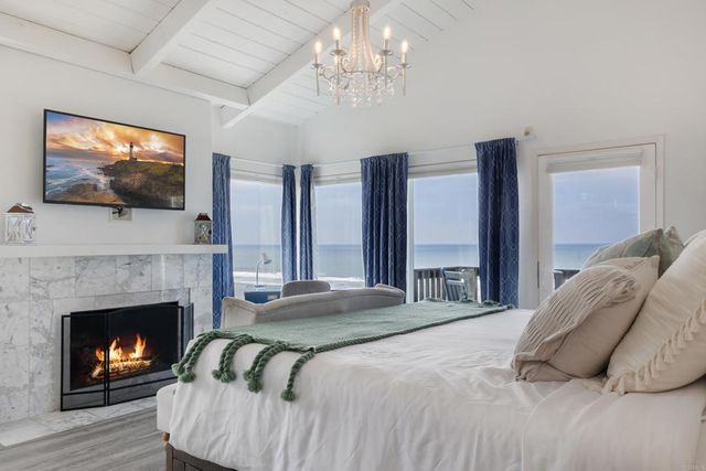 1317 S Pacific Street, Oceanside, CA 92054