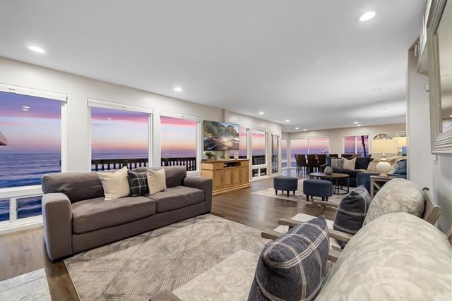 1317 S Pacific Street, Oceanside, CA 92054