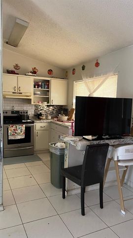 1044 SW Canary Terrace, Port St Lucie, FL 34953