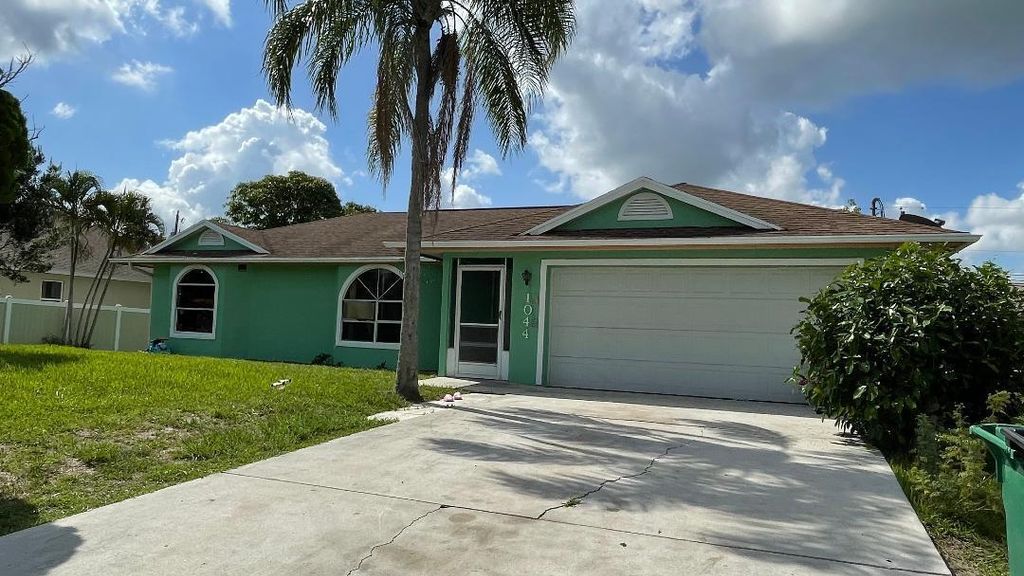 1044 SW Canary Terrace, Port St Lucie, FL 34953