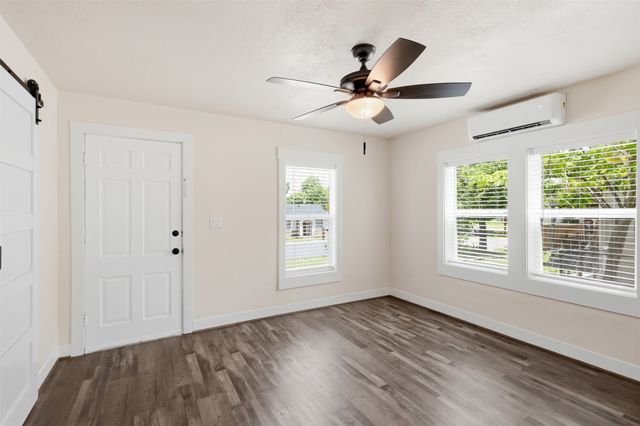 707 W Water Street, Weatherford, TX 76086