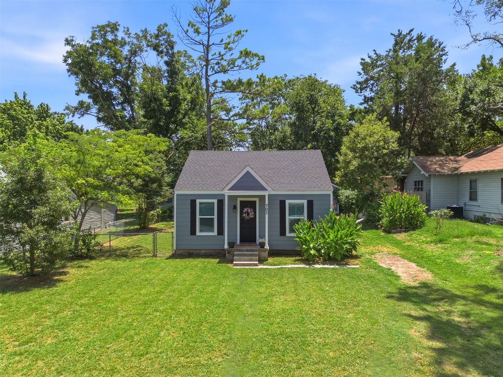 707 W Water Street, Weatherford, TX 76086