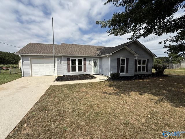 1551 Ready Section Road, Hazel Green, AL 35750