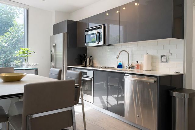 31 SE 6th St 301, Miami, FL 33131