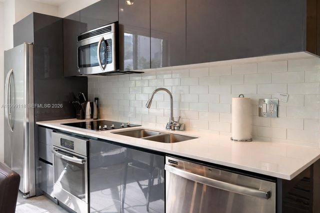 31 SE 6th St 301, Miami, FL 33131