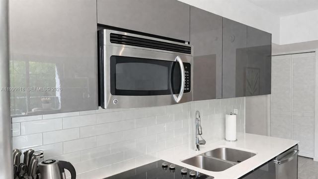 31 SE 6th St 301, Miami, FL 33131