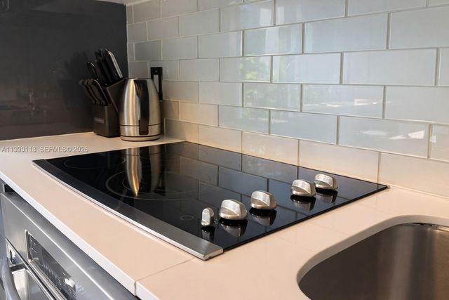 31 SE 6th St 301, Miami, FL 33131