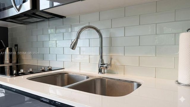 31 SE 6th St 301, Miami, FL 33131