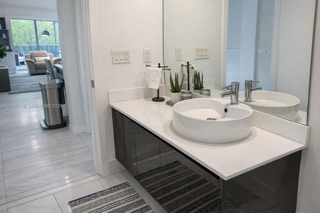 31 SE 6th St 301, Miami, FL 33131