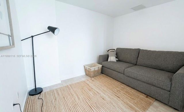 31 SE 6th St 301, Miami, FL 33131