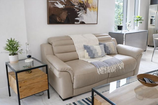 31 SE 6th St 301, Miami, FL 33131