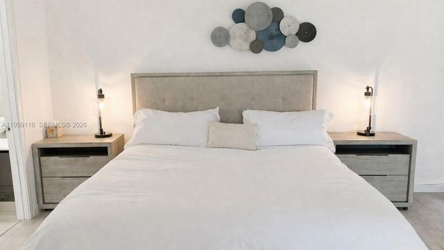 31 SE 6th St 301, Miami, FL 33131