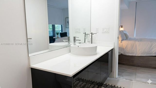 31 SE 6th St 301, Miami, FL 33131