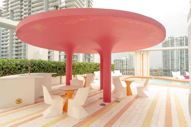 31 SE 6th St 301, Miami, FL 33131