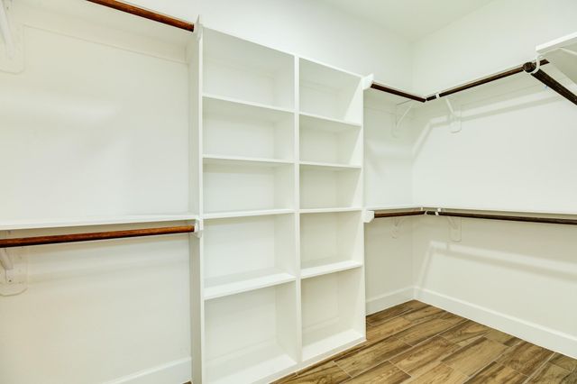 2138 Twin Lakes Boulevard, West Columbia, TX 77486