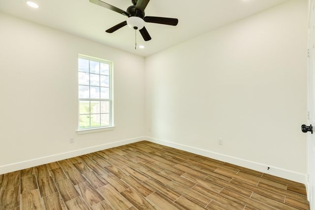 2138 Twin Lakes Boulevard, West Columbia, TX 77486