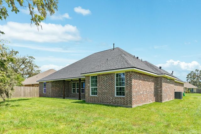 2138 Twin Lakes Boulevard, West Columbia, TX 77486