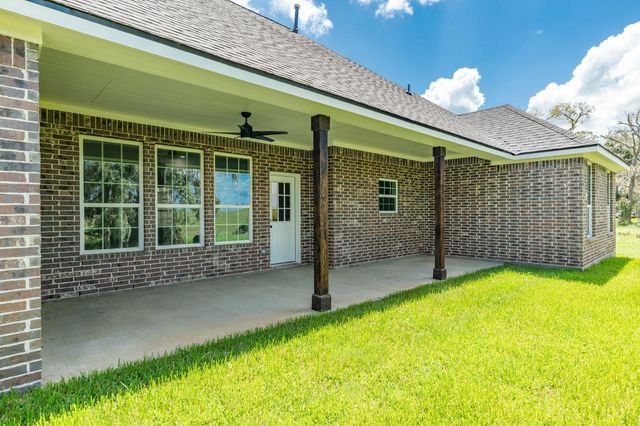 2138 Twin Lakes Boulevard, West Columbia, TX 77486