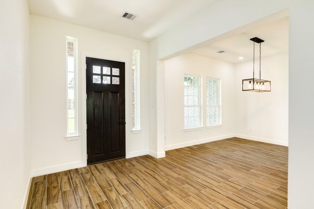 2138 Twin Lakes Boulevard, West Columbia, TX 77486