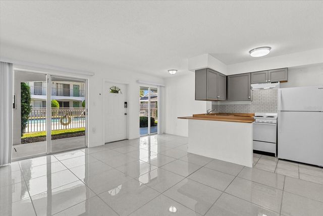 4035 S SCHOOL AVENUE B3, Sarasota, FL 34231