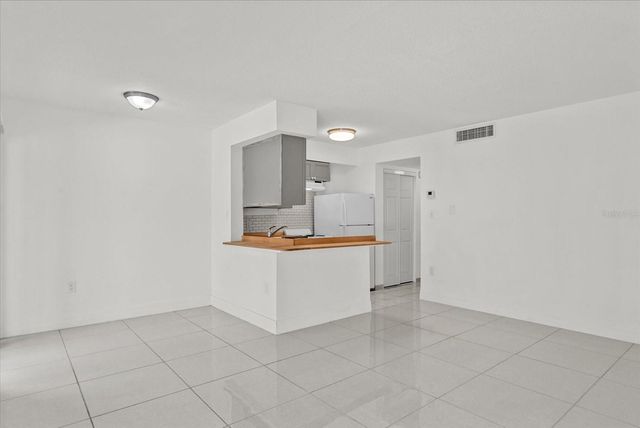 4035 S SCHOOL AVENUE B3, Sarasota, FL 34231
