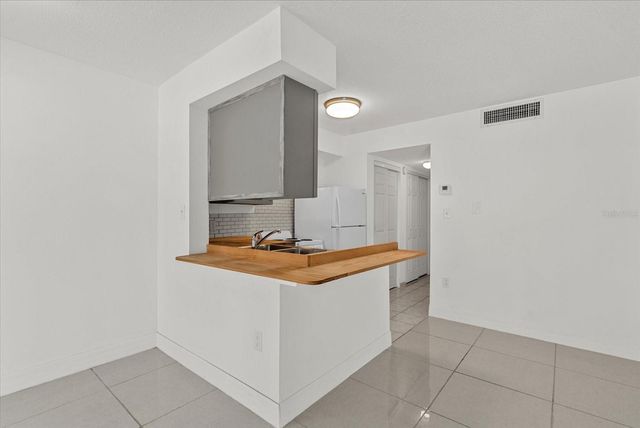 4035 S SCHOOL AVENUE B3, Sarasota, FL 34231