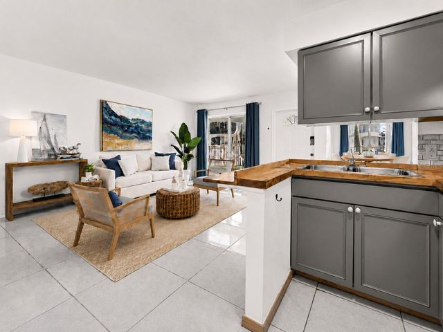 4035 S SCHOOL AVENUE B3, Sarasota, FL 34231