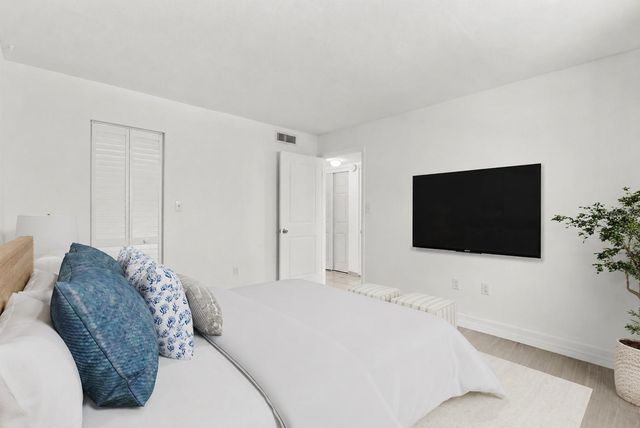 4035 S SCHOOL AVENUE B3, Sarasota, FL 34231