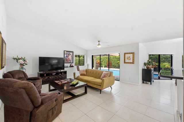 2719 Oak Tree Lane, Oakland Park, FL 33309