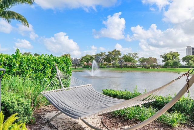 2719 Oak Tree Lane, Oakland Park, FL 33309
