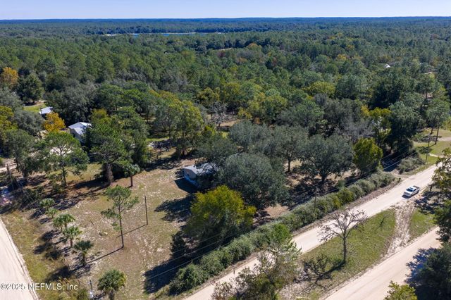 104 COUNTRY LIVING Road, Melrose, FL 32666