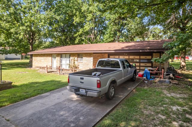 1721 N Pine Street, Nixa, MO 65714