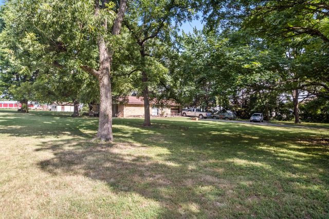 1721 N Pine Street, Nixa, MO 65714