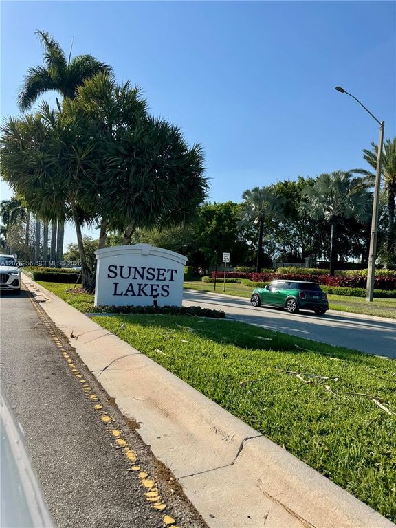 Image 54 of property listing at 18991 SW 32nd St, Miramar, FL 33029