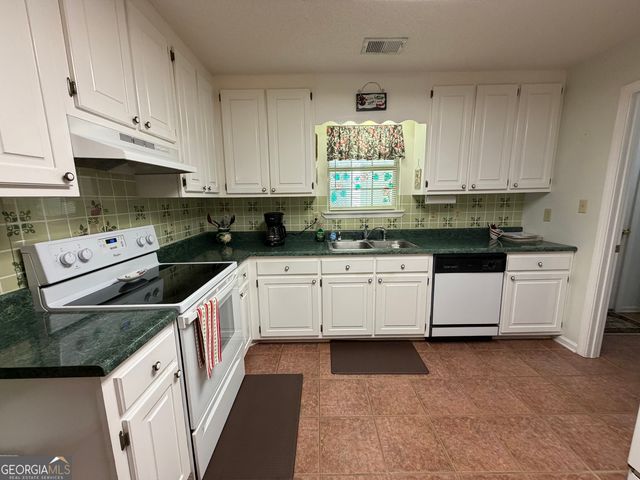 202 Kingswood Drive, Dublin, GA 31021