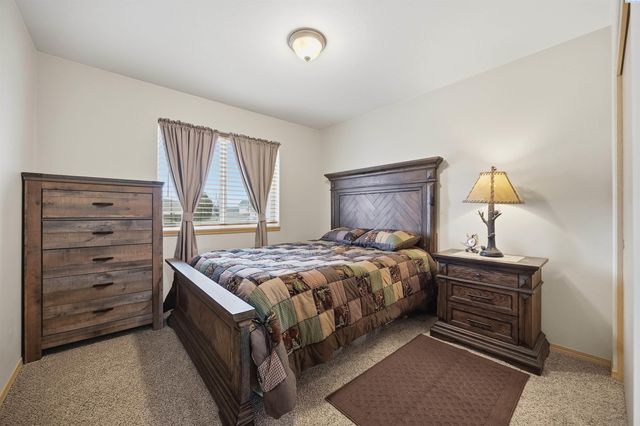 6302 Osburn Ct, West Richland, WA 99353